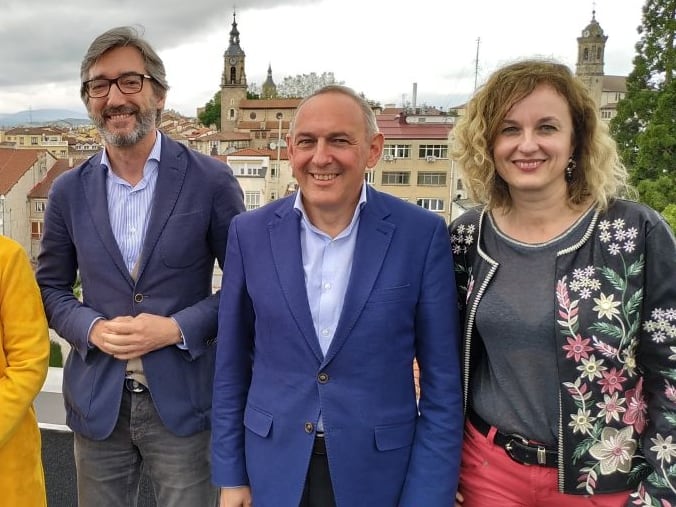 Iñaki Oyarzabal (PP), Ramiro González (PNV) y Cristina González (PSE-EE), tras un debate electoral en la Cadena Ser