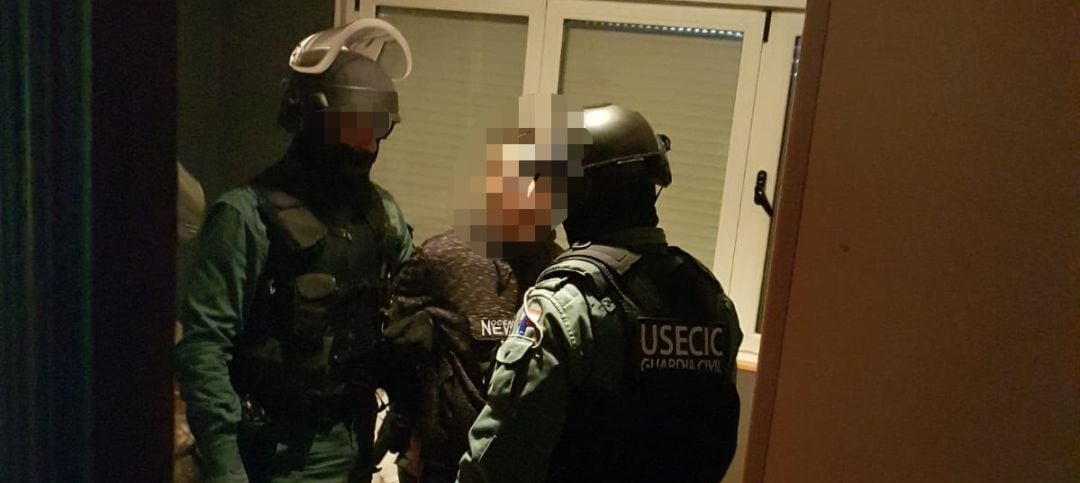 la guardia civil detiene en Arteixo a un preso fugado de Teixeiro