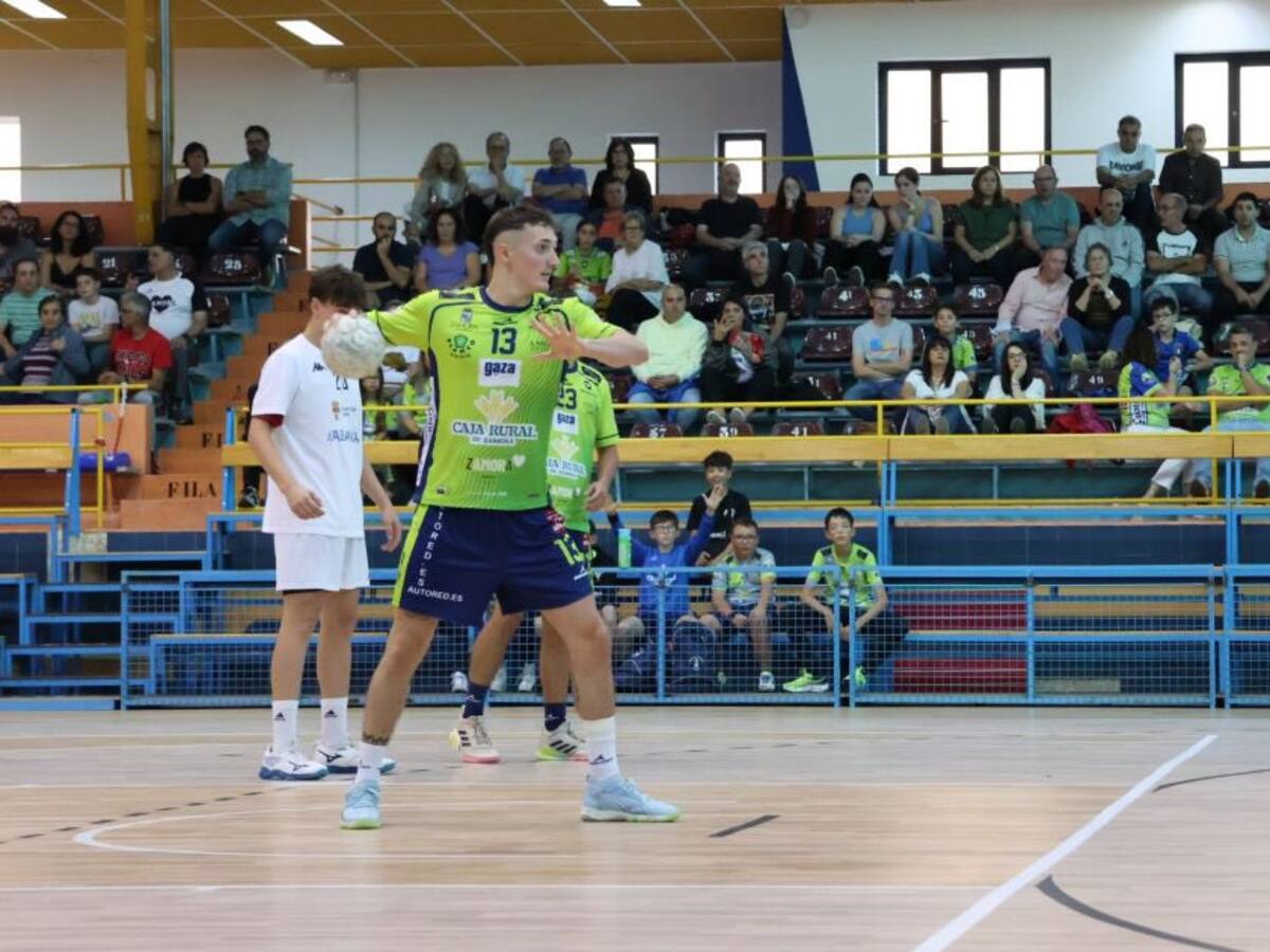 El Balonmano Zamora sigue con el pleno
