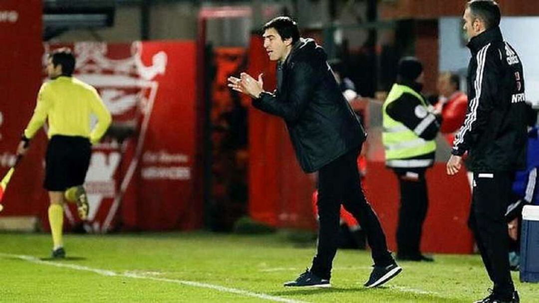 El técnico guipuzcoano, de 38 años, llega al Rayo avalado por la buena temporada realizada con el Mirandés, al que llevó a las semifinales de la Copa del Rey y con el que logró una permanencia holgada en Segunda División la última campaña