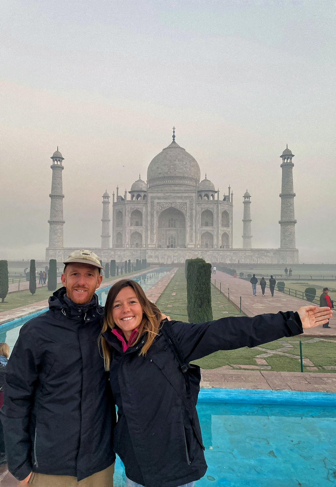 María Juan Pastor y Luis Escudero, ante el Taj Mahal