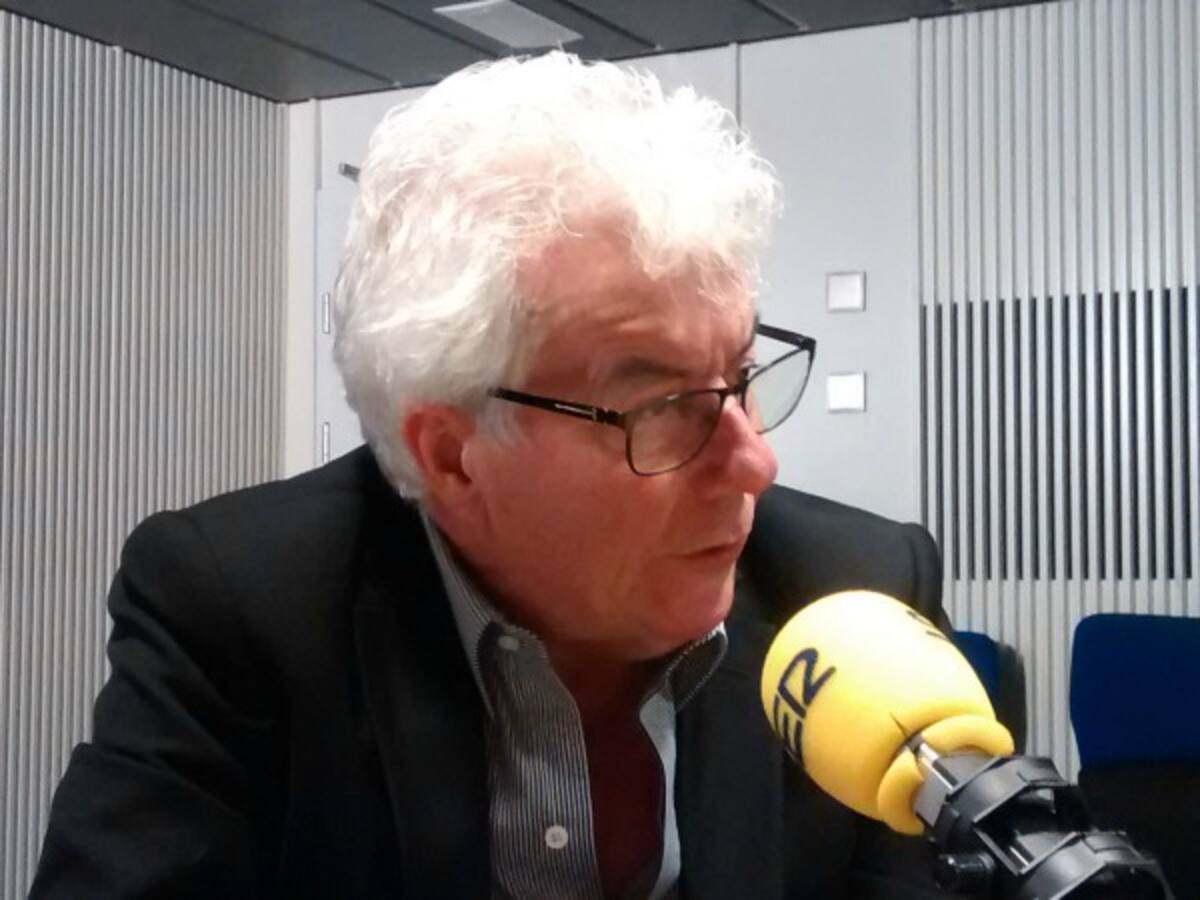 Ken Follett: "Escribir es algo cerebral y la música es muy sensorial"