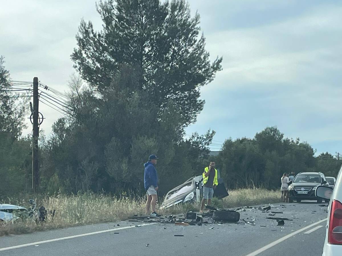 Una mujer fallecida y su hija de 6 años herida de gravedad en un accidente de tráfico en Ibiza