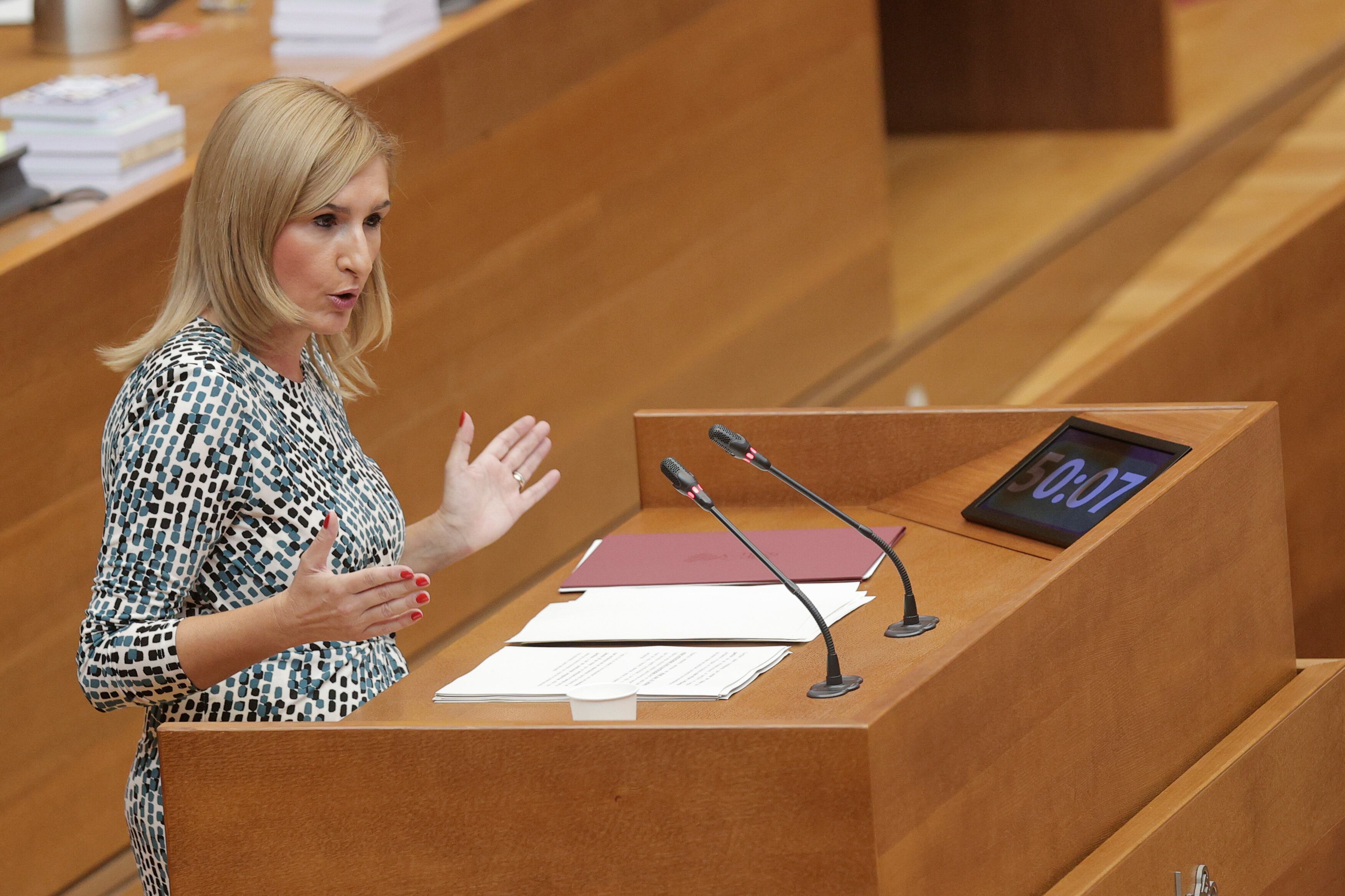 La consellera de Medio Ambiente, Agua, Infraestructuras y Territorio, Salomé Pradas, comparece en Les Corts dos meses después de su toma de posesión para presentar sus planes para esta legislatura