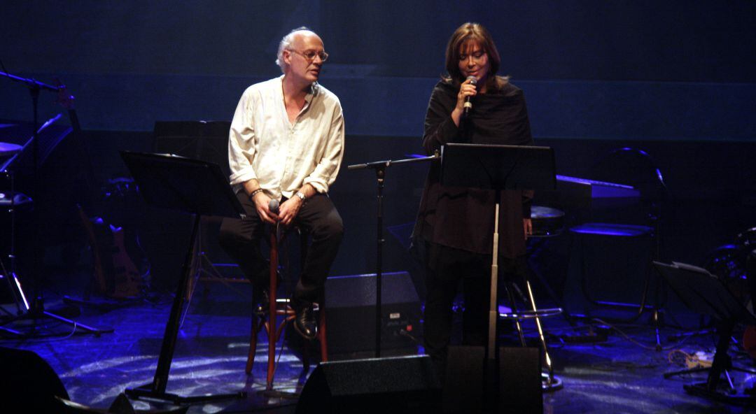 Joan Issac i Maria del Mar Bonet, a un concert en abril 2016.