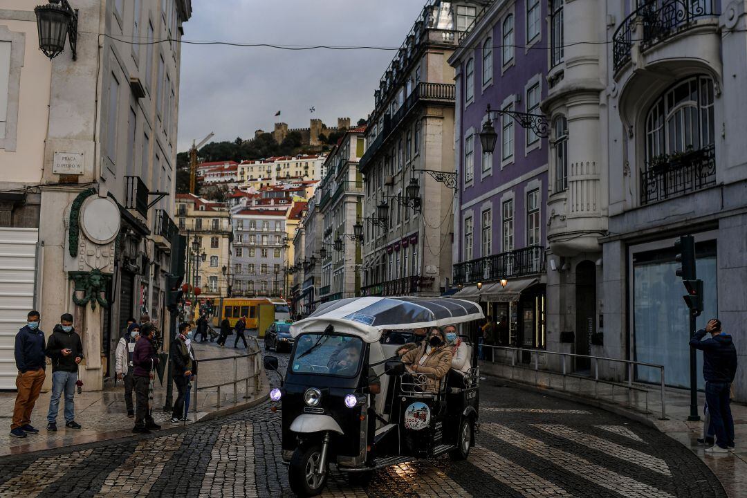 Portugal vuelve a imponer el toque de queda ante el aumento de contagios.