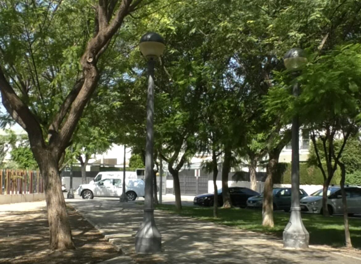 Luminarias en un parque de Elche