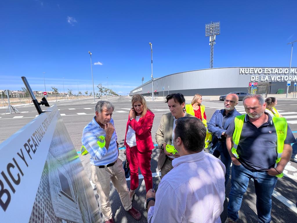 El alcalde, Agustín González, visita las obras de la &#039;Rambla del deporte&#039;.