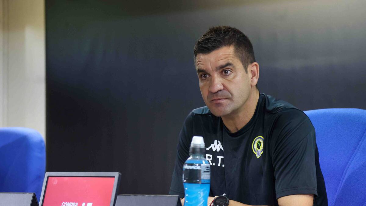Rueda de prensa de Rubén Torrecilla, entrenador del Hércules, en la previa ante el Sant Andreu
