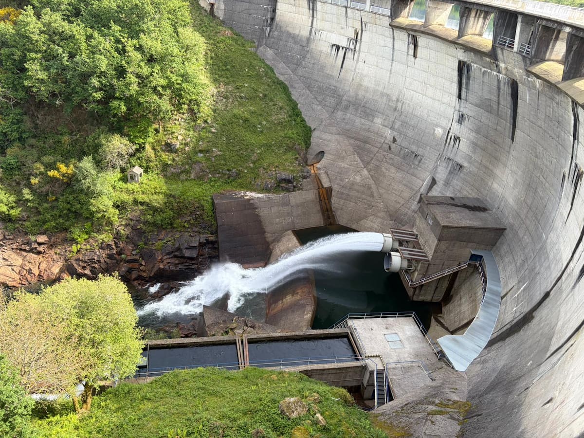 Garantizada el agua para 400.000 personas tras sustituir la válvula de embalse de Eiras
