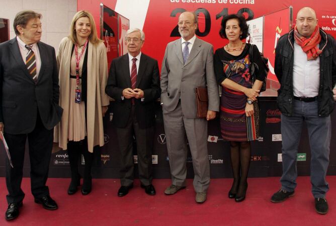 Luis Cepeda, María del Coriseo González, Rafael Ansón, Javier León, Mercedes Cantalapiedra y Jaime Fernández, en la inauguración del IX Concurso Nacional de Pinchos y Tapas &#039;Ciudad de Valladolid&#039;