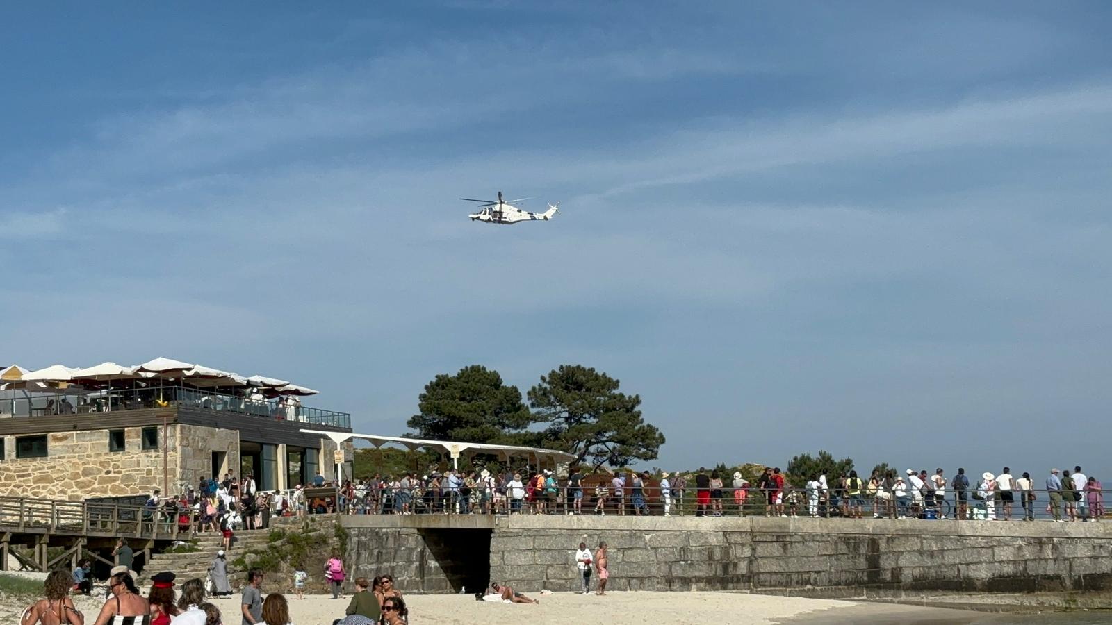 Helicóptero de rescate en la ría de Vigo