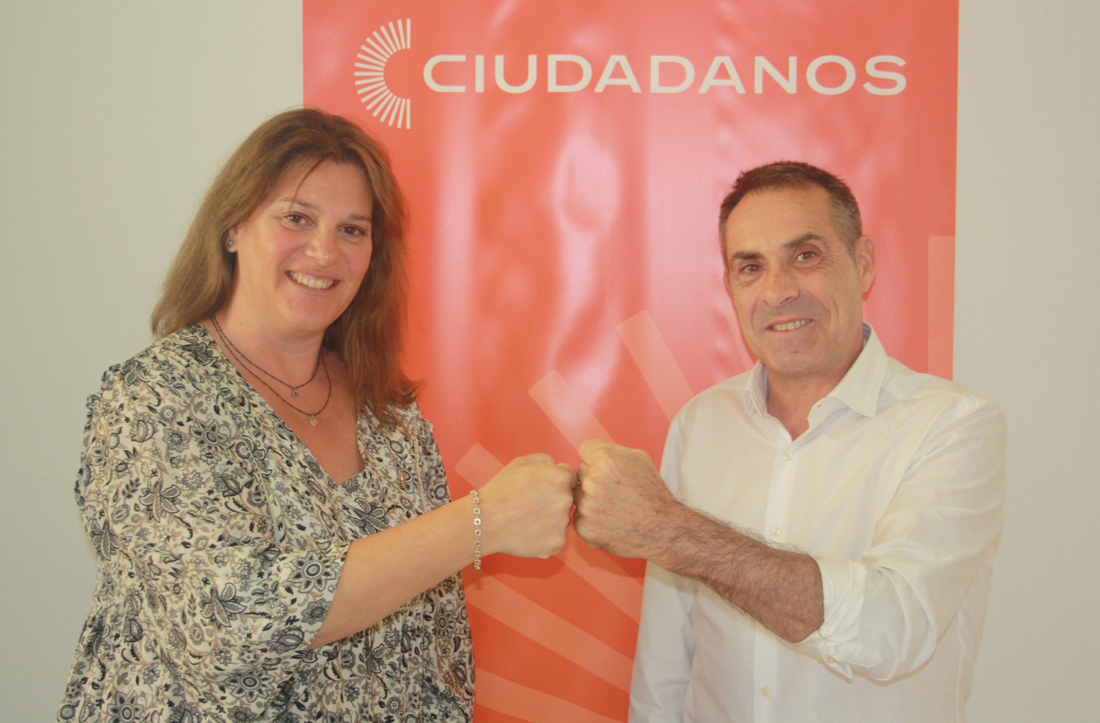 Susana Mut, líder de Cs Dénia y cabeza de cartel para las próximas elecciones municipales, con Raúl Andrade.