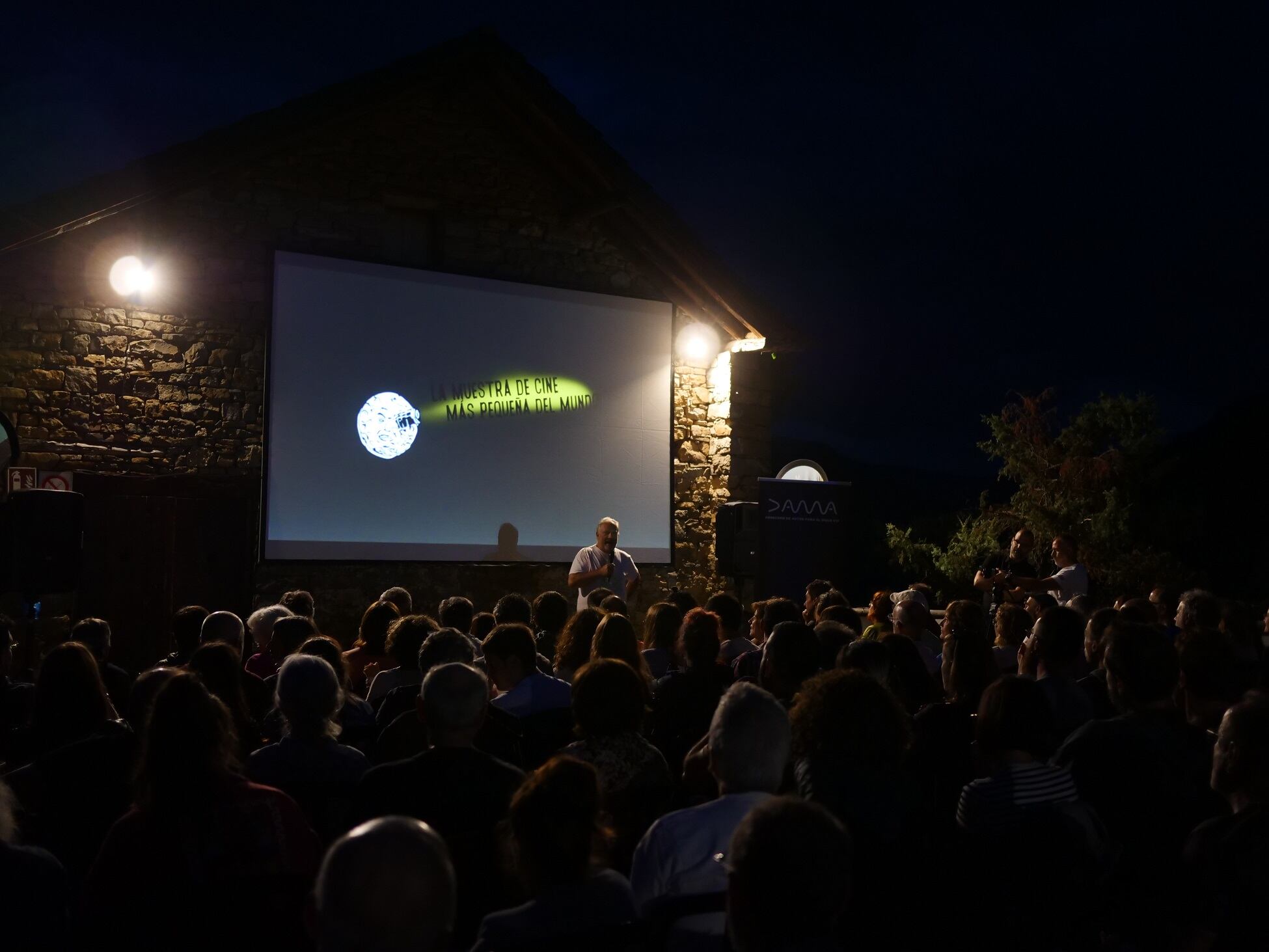 Presentación de una de las películas en el festival de Ascaso