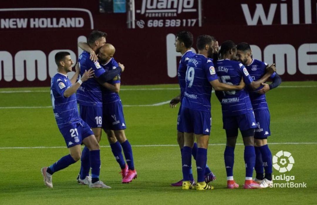 Los jugadores del Alcorcón festejan su victoria frente al Albacete