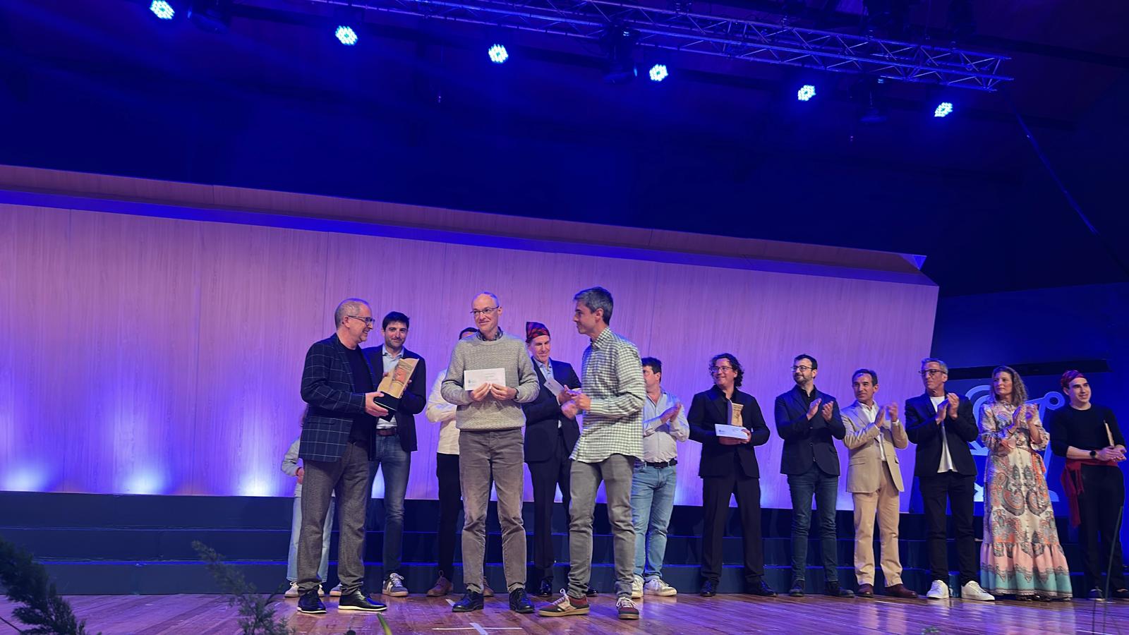 Raimon Romaní, director de la Coral del Conservatori de Sant Cugat, primer premio en categoría Juvenil