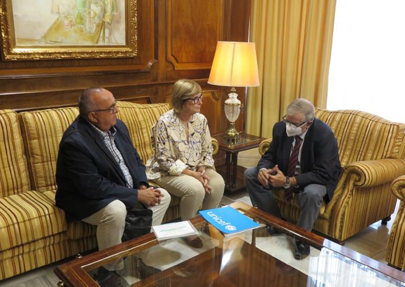 Representantes de Unicef en la Asamblea Regional de Murcia