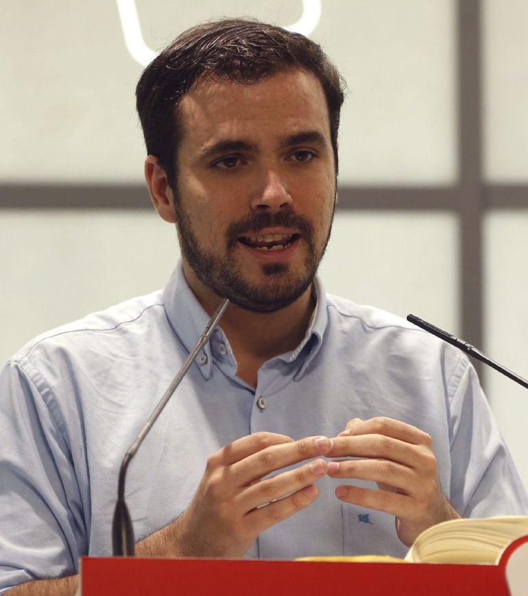 GRA098. MADRID, 26/10/2015.- El candidato de IU a la Presidencia del Gobierno, Alberto Garzón, durante la rueda de prensa que ha ofrecido hoy en la sede del partido con motivo de la convocatoria de las elecciones generales. EFE/J.J.Guillén