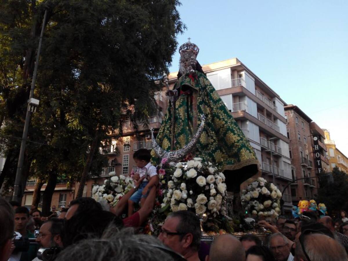 Murcia entera se echa a la calle para recibir a la 'Morenica'