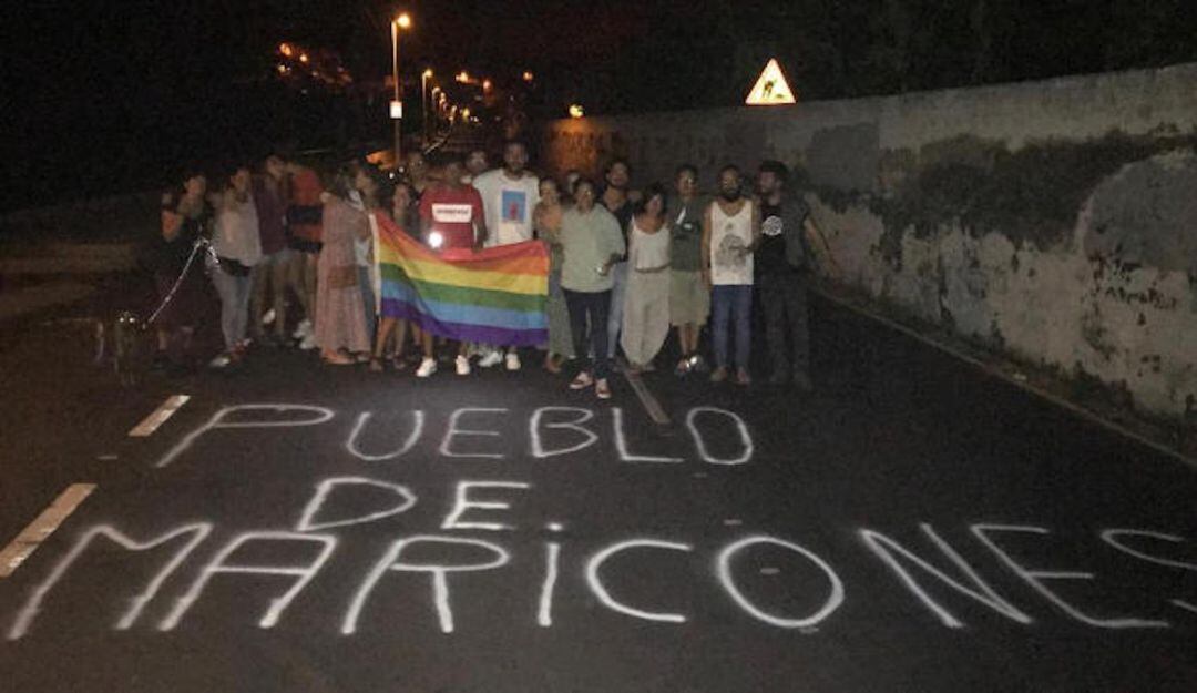 Pintadas homófobas efectuadas en el pueblo de Tazacorte antes de la primera manifestación del Orgullo convocada en la isla