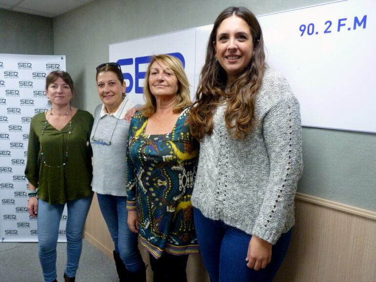 Mª Carpio, Cristina Martínez, Merche Bañón e Isabel González, junta directiva y trabajadoras de Funredis en Radio Elda SER