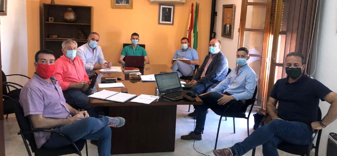 Reunión de los nueve alcaldes de la Comarca de Cazorla para estudiar estrategias hacia la &quot;nueva normalidad&quot;.