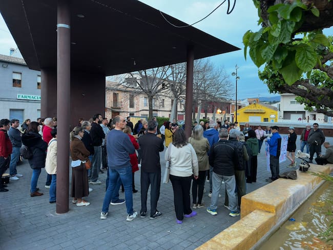 Imagen de la concentración de tuvo lugar en la tarde noche del miércoles 8 de abril
