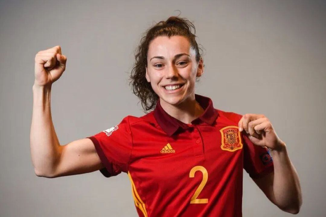 Noelia Montoro con la elástica de la Selección Española