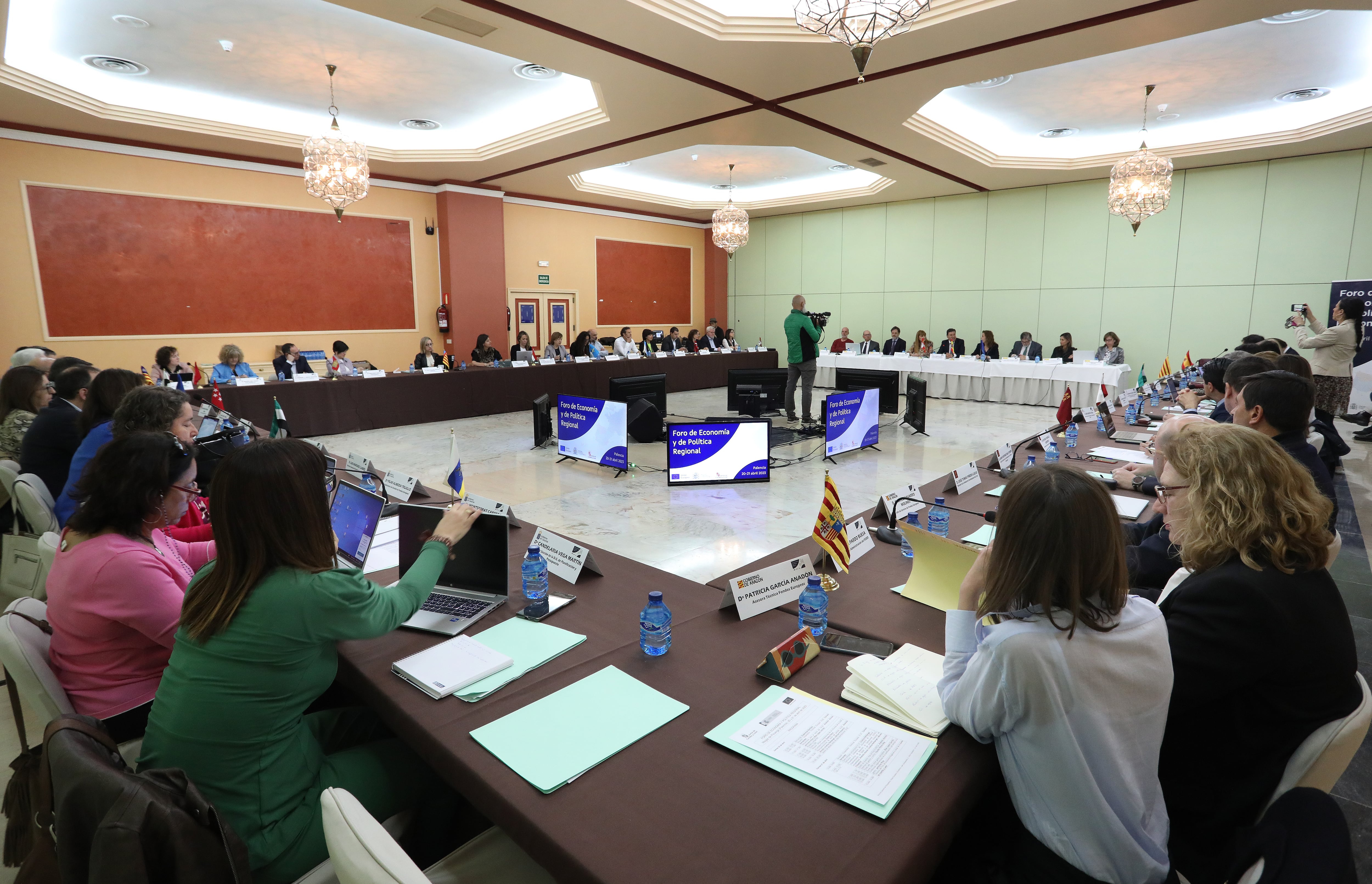 El consejero de Economía y Hacienda y portavoz, Carlos Fernández Carriedo participa en el Foro de Economía y Política Regional