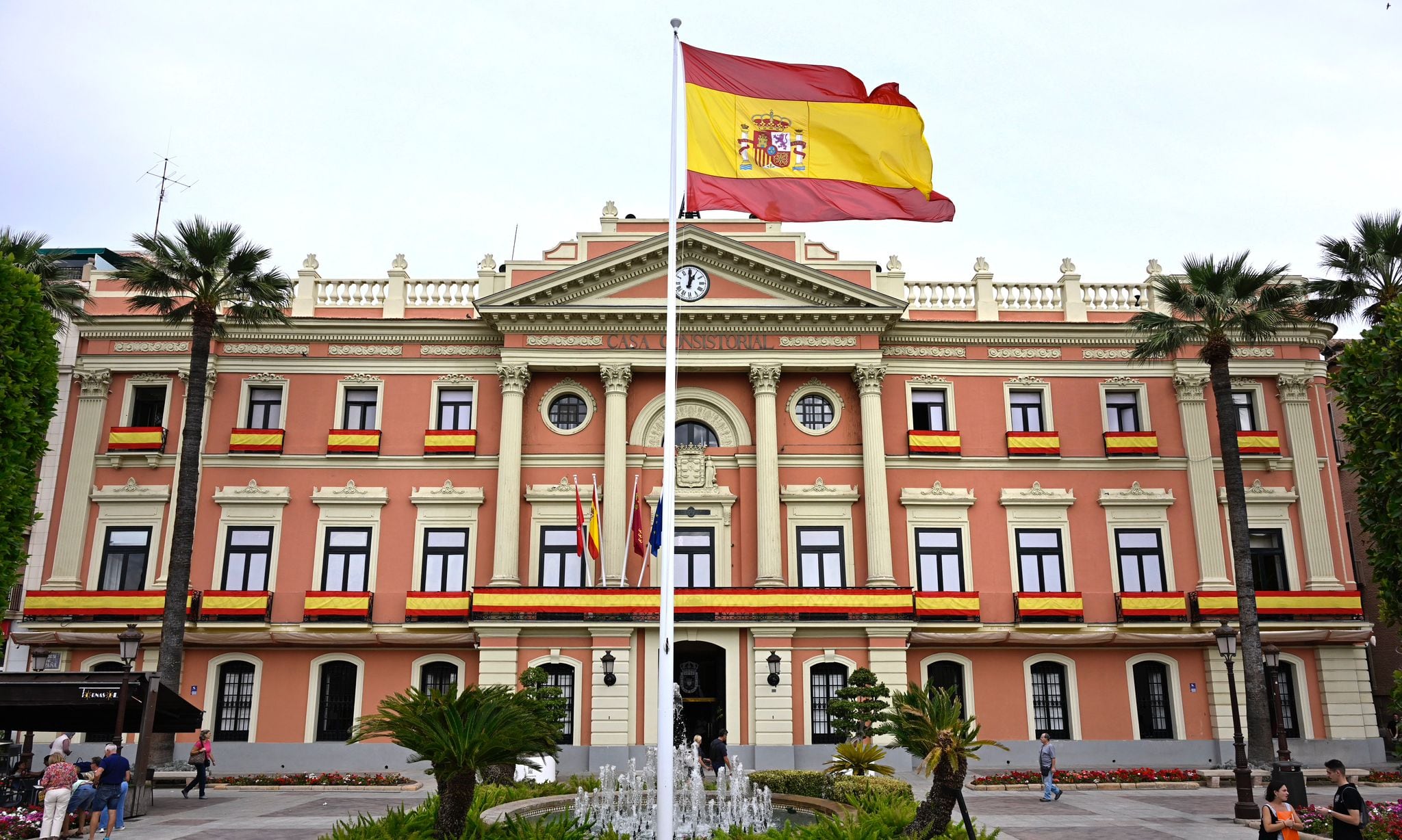 Murcia se viste de Hispanidad con motivo del Día de la Fiesta Nacional y la celebración del partido de la Selección Española