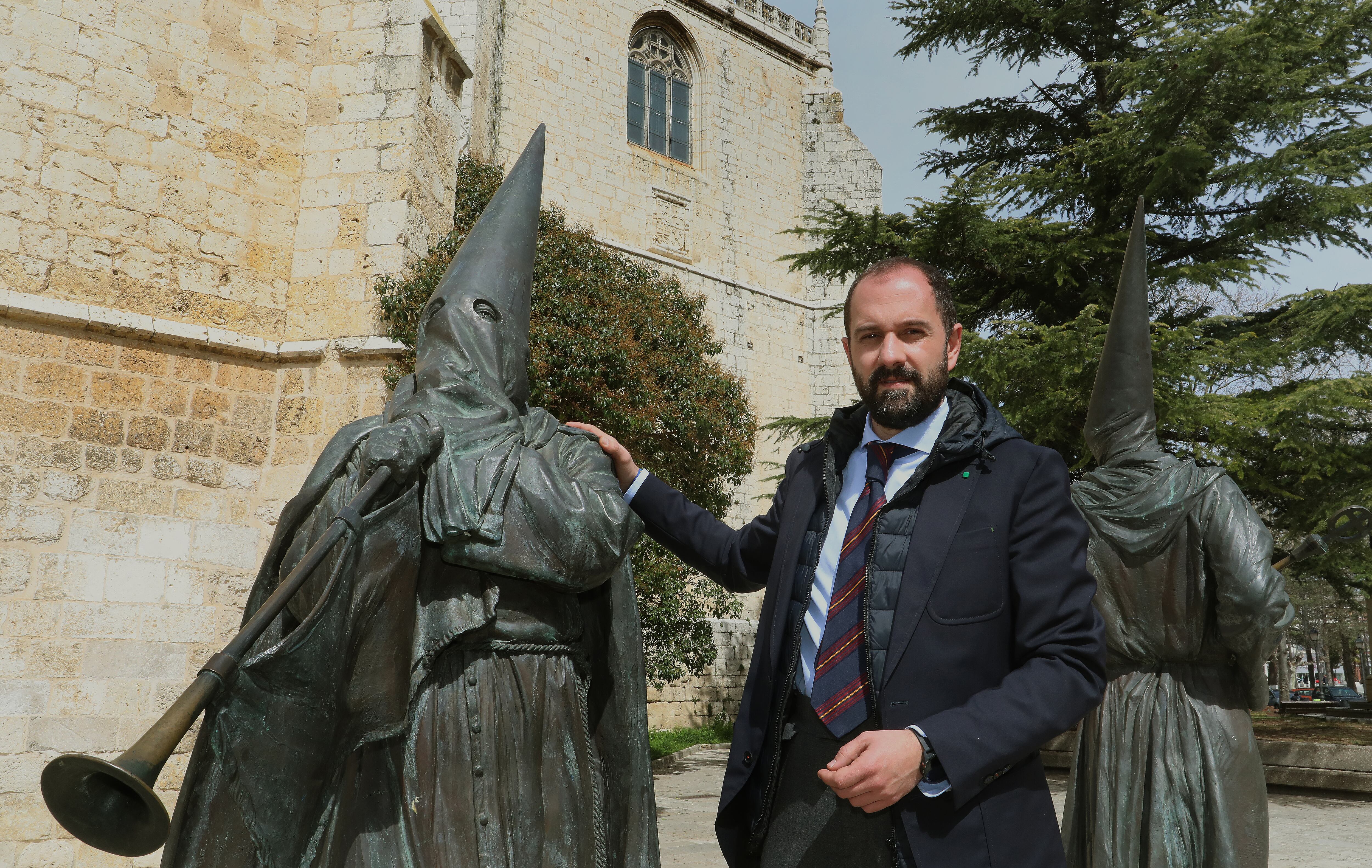 El experto en Protocolo y Relaciones Institucionales y cofrade por devoción, Vicente Díez, será el encargado de pregonar la Semana Santa de la capital palentina