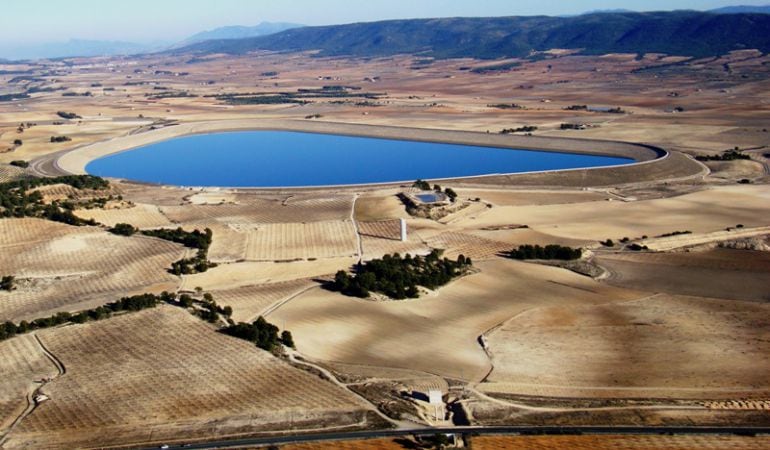 Balsa de San Diego, que debe regular los caudales del Júcar-Vinalopó.