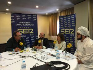 Con Juan Natera del IES Virgen de La Esperanza, la directora de la Escuela de Hostelería Pilar González y el alumno Adrián Jesús Pírez.