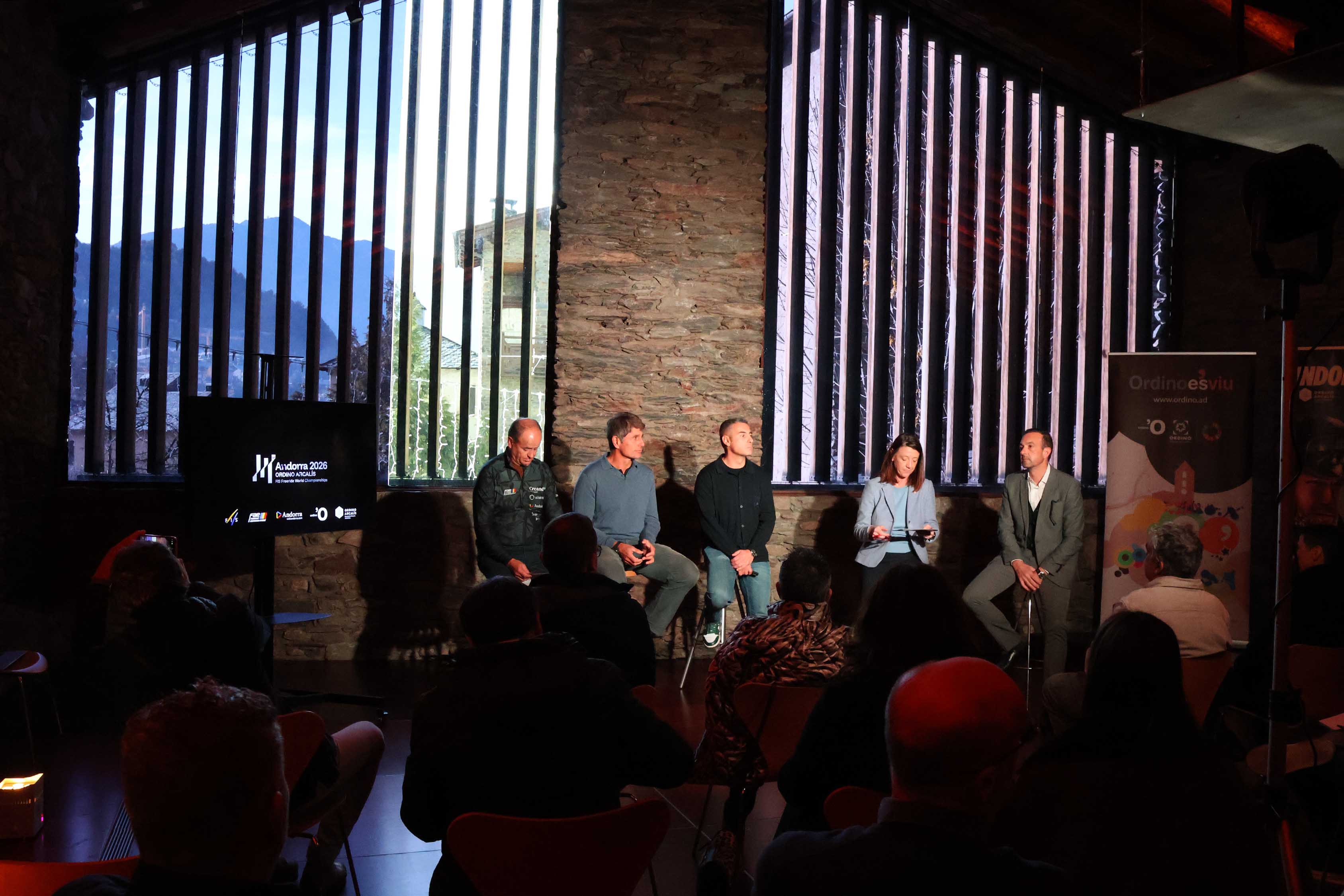 El vicepresident de la Federació Andorrana d’Esquí, Patrick Toussaint (primer per l&#039;esquerra); al seu costat, el CEO del FIS Freeride, Nicolas Hale-Woods; el director de màrqueting de Grandvalira Resorts, David Ledesma; la cònsol major del comú d&#039;Ordino, Maria del Mar Coma; i el ministre de Turisme i Comerç, Jordi Torres, durant la presentació dels mundials de freeride a Arcalís.