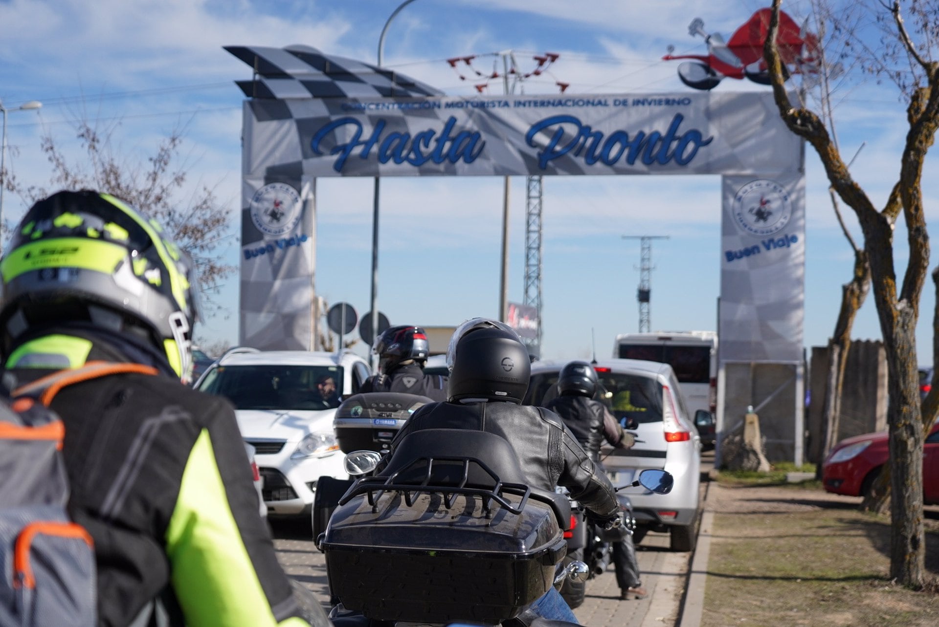 Motoristas a la salida de la 25 edición de la concentración invernal Motauros, que se celebra en Tordesillas (Valladolid). - MOTAUROS