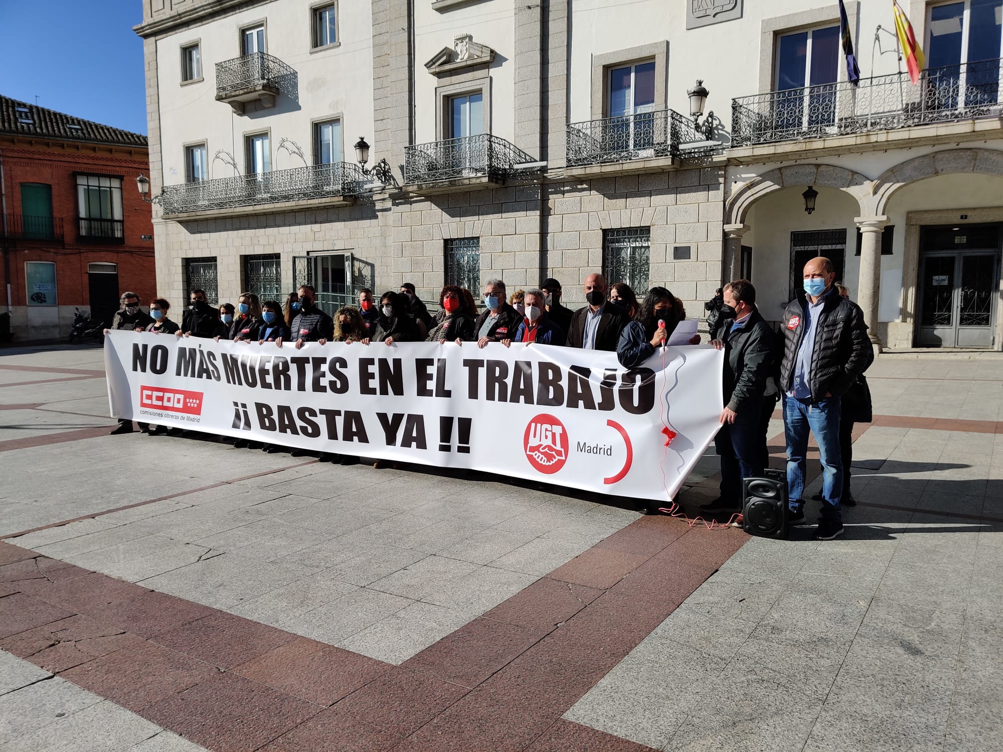 UGT se concentra en la Plaza del Pueblo de Colmenar Viejo para denunciar el incremento de los accidentes laborales