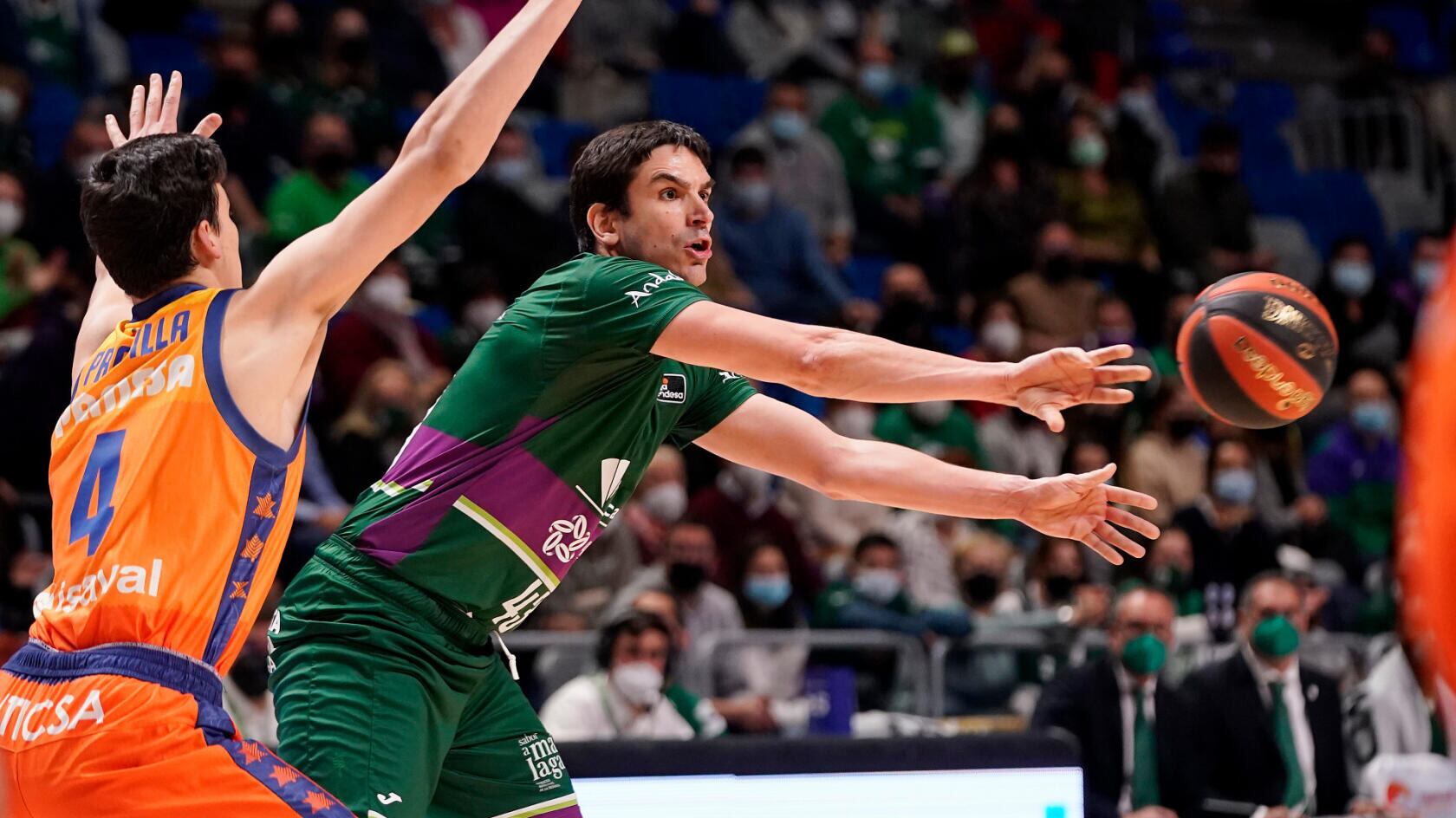 El ala-pívot del Unicaja Carlos Suárez de baja entre seis y ocho semanas por una lesión en el gemelo izquierdo