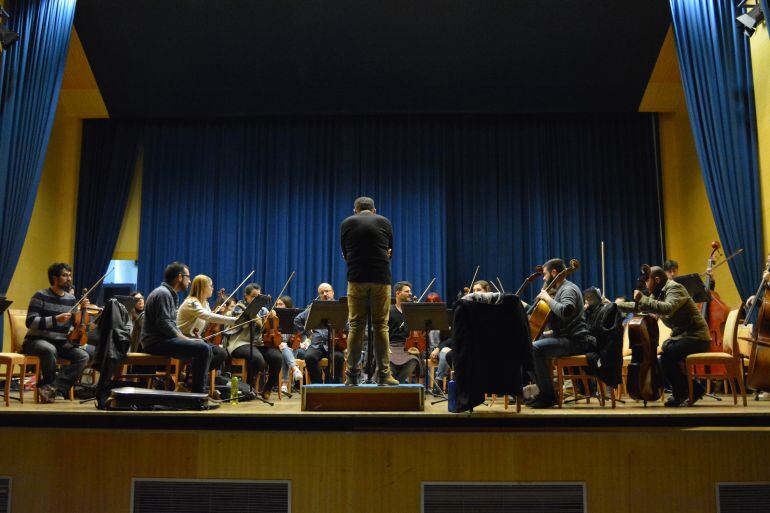 La Asociación Orquesta Sinfónica Teatro Castelar de Elda cumple 10 años desde su fundación en 2008.