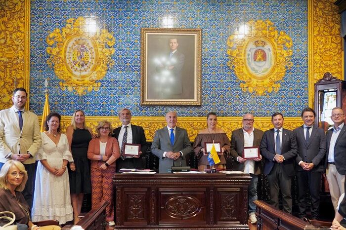 Foto de familia en el Ayuntamiento