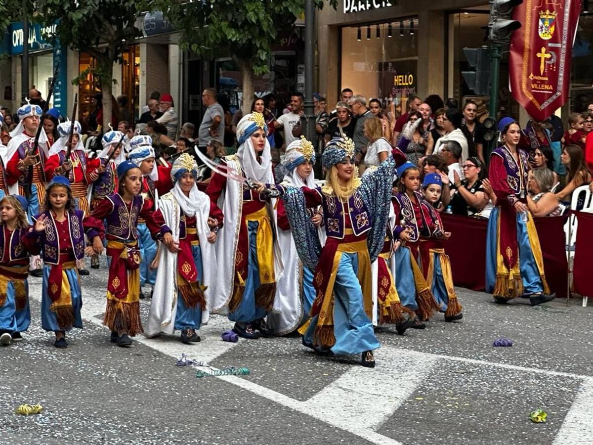 El desfile de la Esperanza cambia de día y aumenta en participación y espectadores