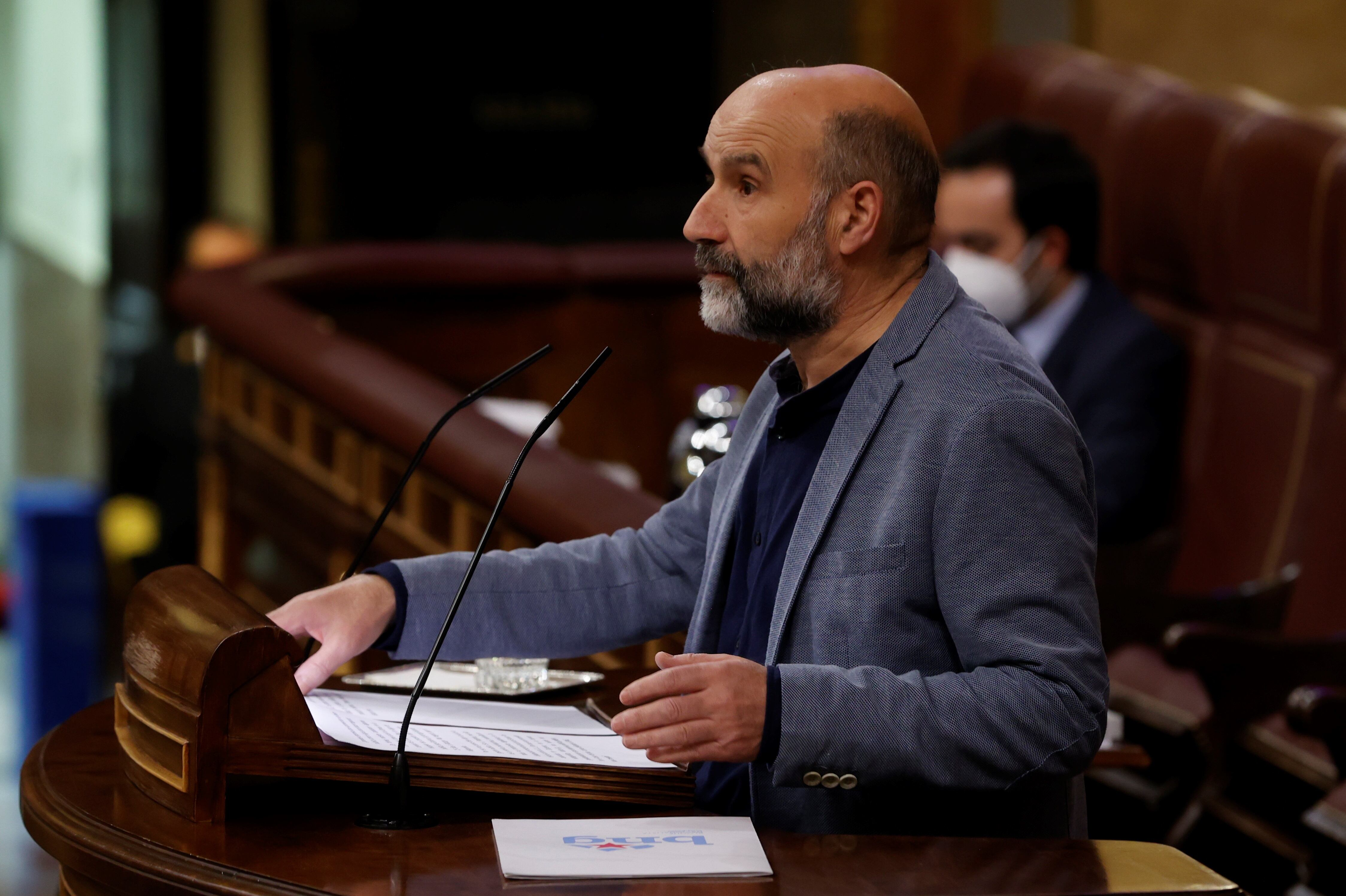 MADRID, 22/02/2022.- El diputado del Bloque Nacionalista Galego (BNG), Néstor Rego, interviene durante el pleno del Congreso de los Diputados celebrado este martes en Madrid. EFE/ J.J.Guillén
