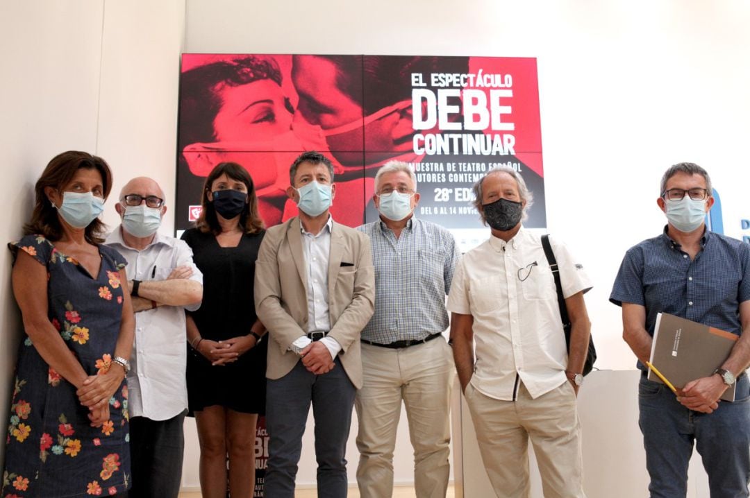 Los organizadores de las instituciones que amparan la Muestra de Teatro Español, tras la presentación de la 28ª edición.