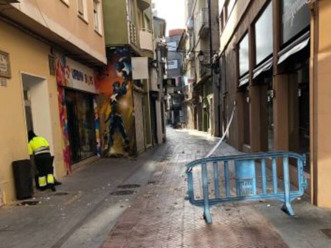 Cascotes de una fachada en la calle Torreta de Gandia