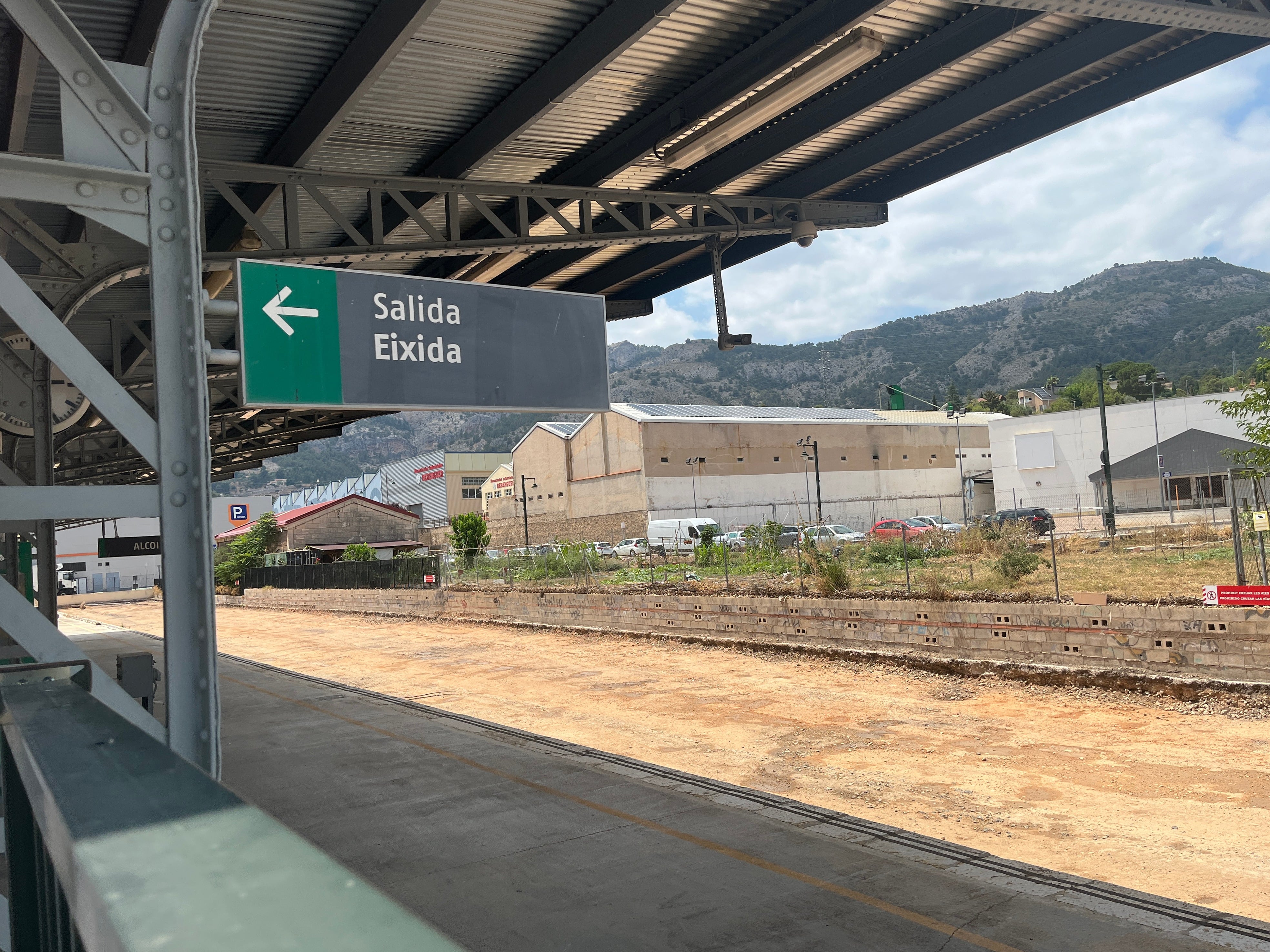 La estación de tren de Alcoy, que así se encuentra el estado de las obras a estas alturas de julio, tendrá dos andenes.