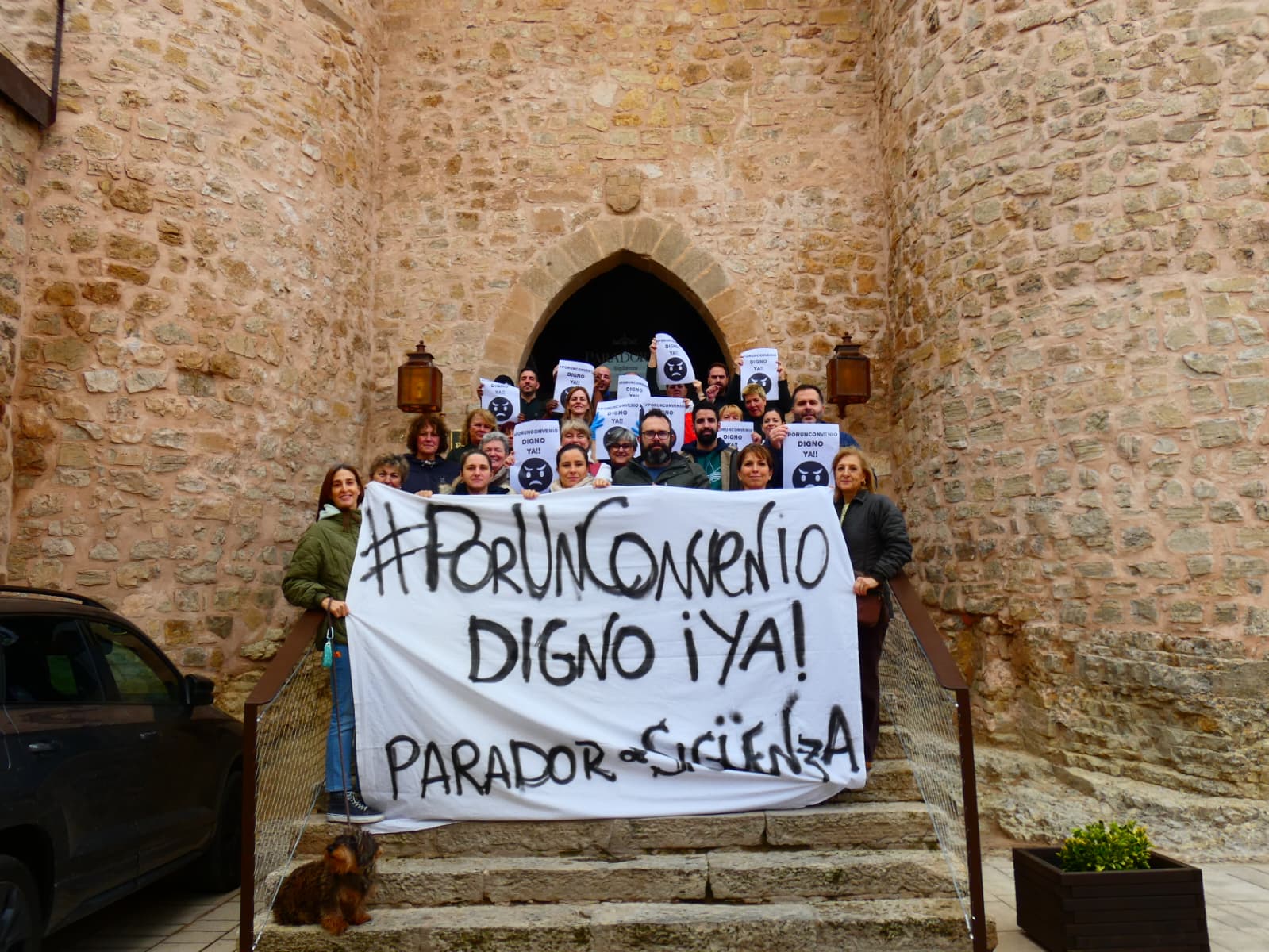 Concentración en el Parador de Sigüenza