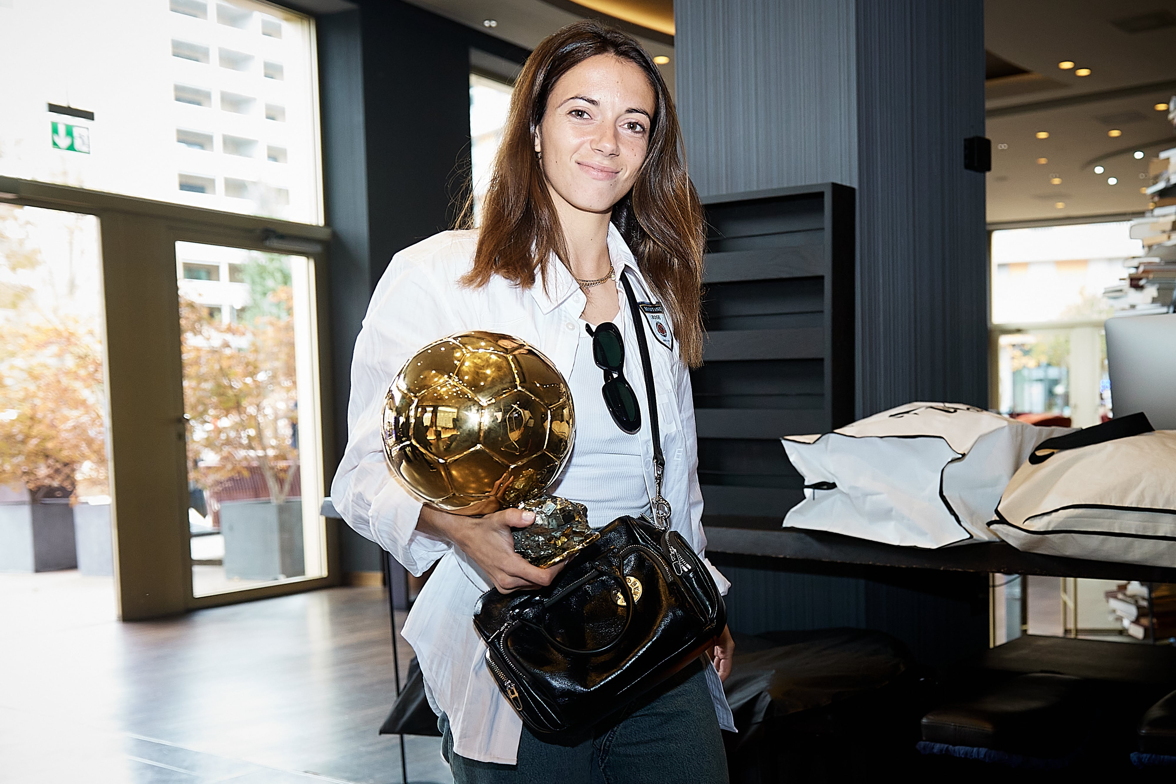 La internacional española Aitana Bonmatí, con el Balón de Oro