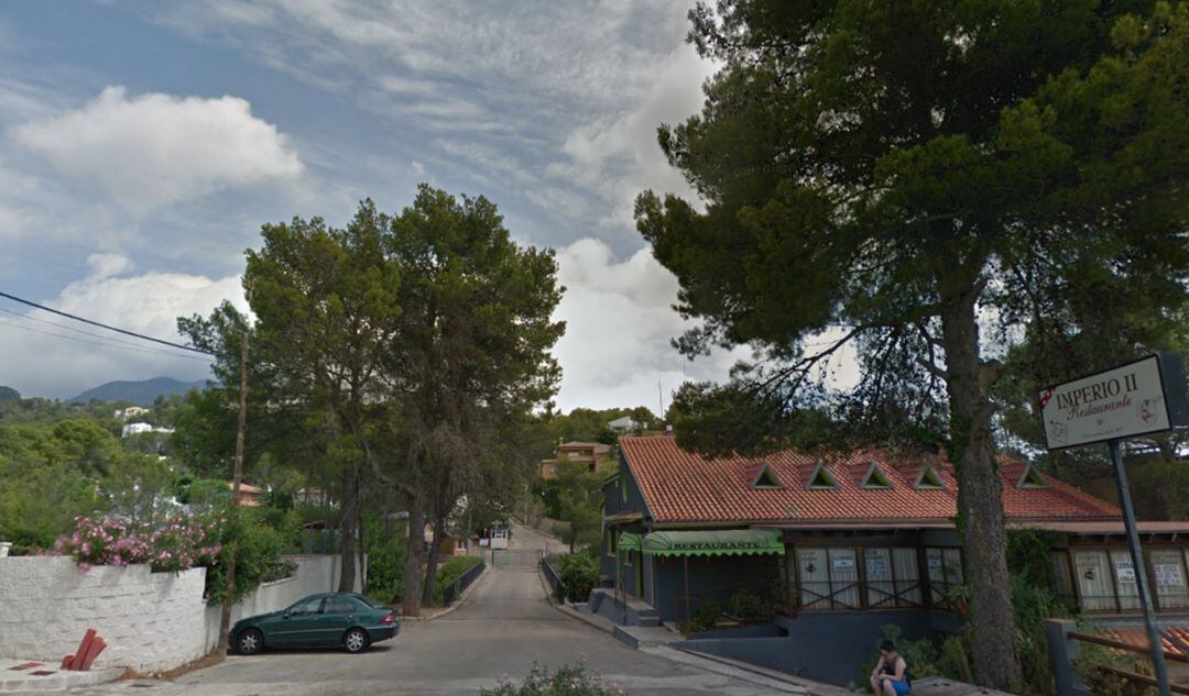 Imagen de archivo del puente a la entrada de la urbanización Montepino de Gandia. 