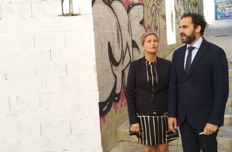 Daniel Pérez y Loreno Doña en la calle Chinchilla junto al solar donde se proyecto el nuevo museo