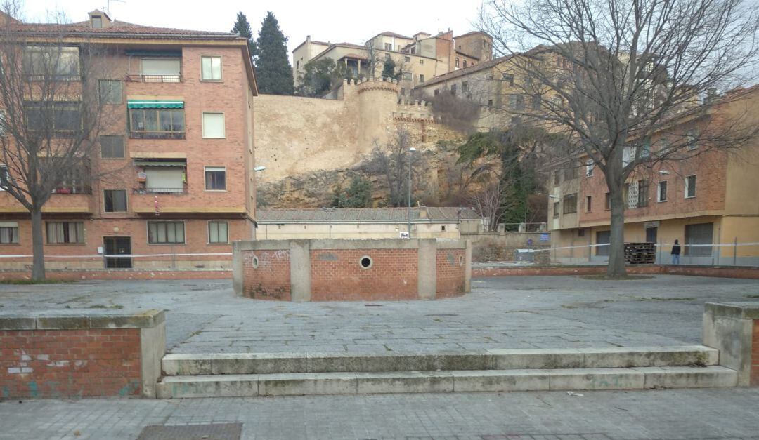Estado del kiosco de San Millán tras el inicio del derribo en la mañana de hoy