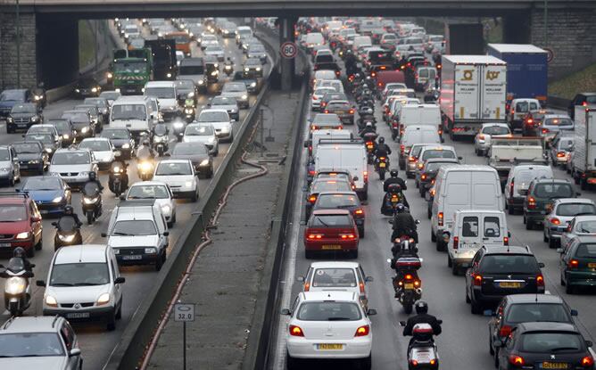 Atascos en París, con hasta 400 kilómetros
